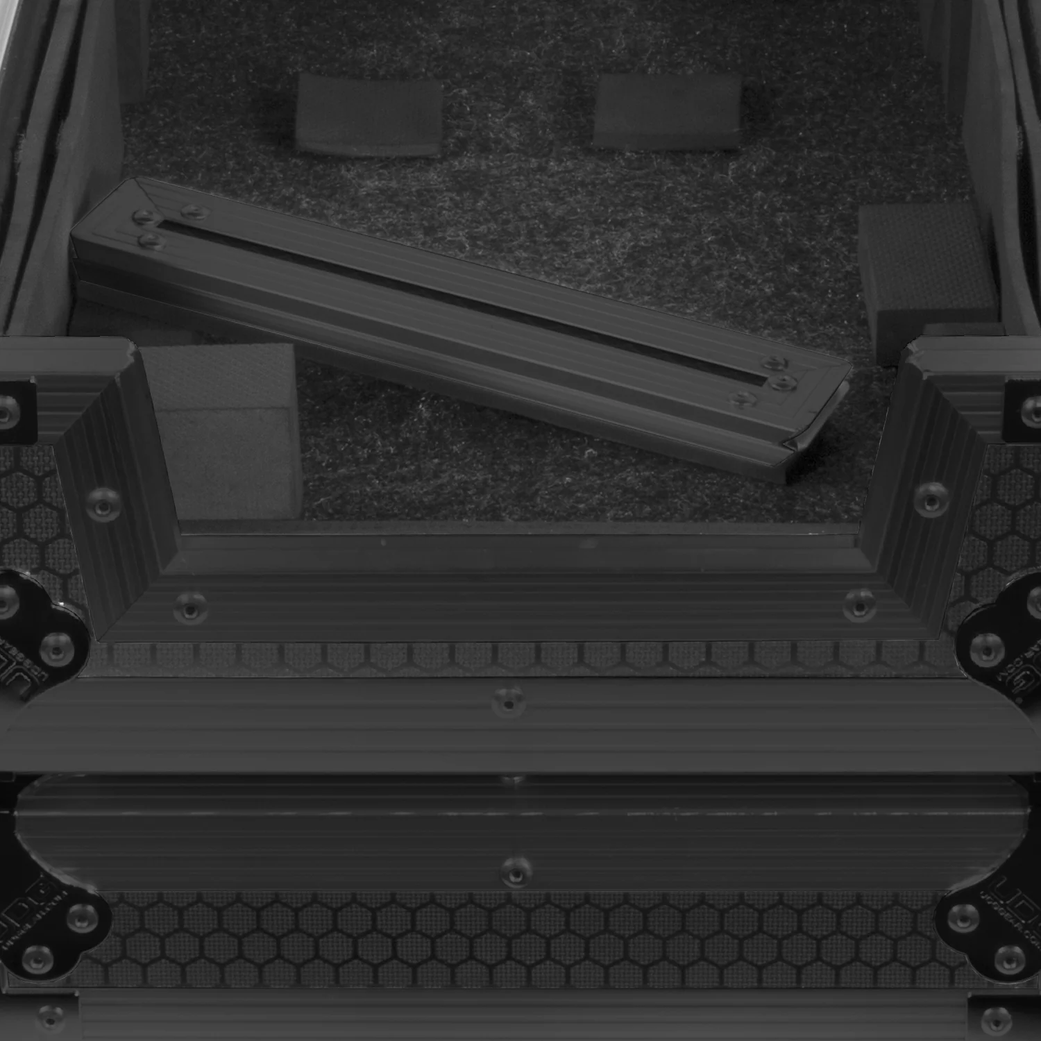 UDG Ultimate Flight Case Multi Format XXL Plus (Laptop Shelf, Trolley & Wheels) - Image 18
